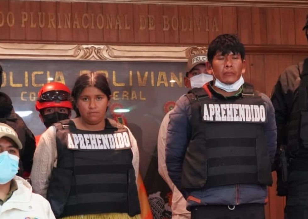 El padre de los menores de edad envenenados (d) y su actual pareja, acusada de complicidad.