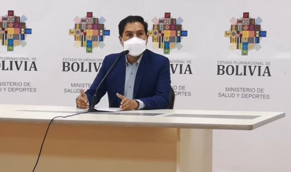 El ministro de Salud, Jeyson Auza, en una conferencia de prensa ofrecida este viernes.