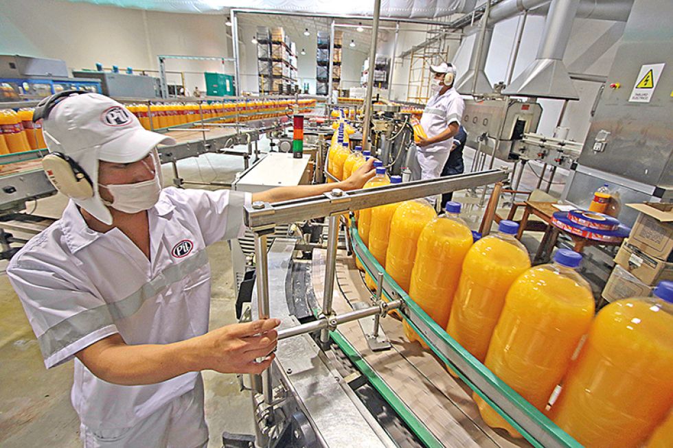 EMPLEO. Una imagen una de las industrias del sector producitvo del país, que se verá afectado con el incremento, según la CEPB.