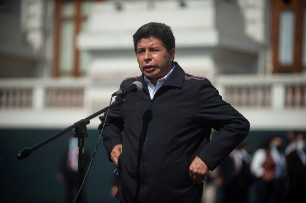 Pedro Castillo, en una rueda de prensa, en afueras del Congreso Nacional en Lima, el 5 de abril de 2022.