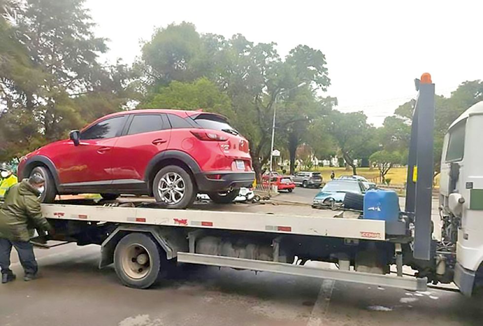 HECHO. El vehículo que supuestamente chocó un juez en Sucre, en noviembre del año pasado.