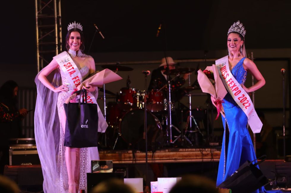 Natalia Rocha (d), Miss Fexpo, y Fátima Villarroel, Señorita Fexpo.