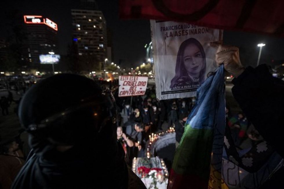 Una vigilia en Plaza Italia, en honor a la periodista fallecida Francisca Sandoval en Santiago.