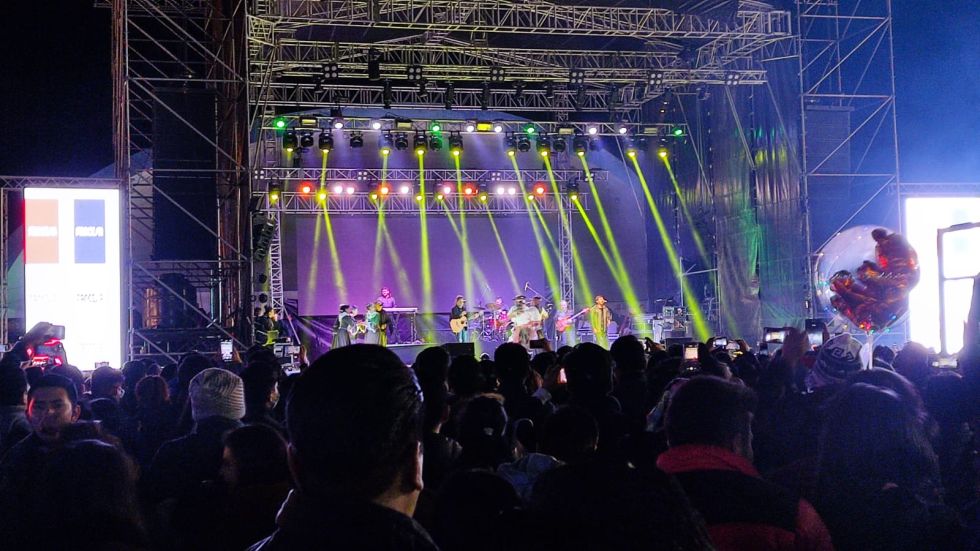 Los Nocheros se presentaron este sábado en el campo ferial de Lajastambo.