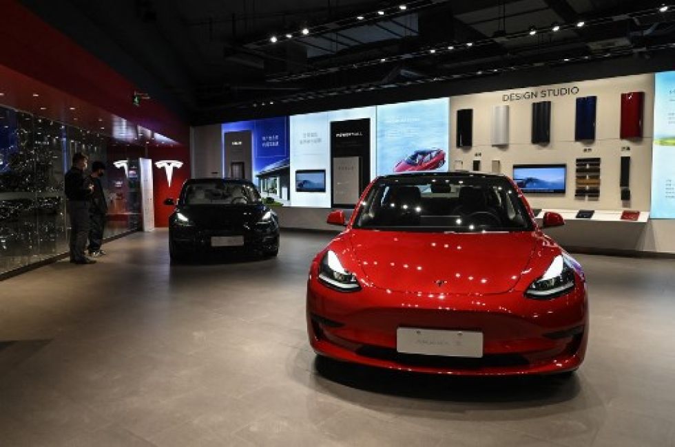 La fábrica Tesla es una de las pioneras en el desarrollo de la industria automotriz ecológica.