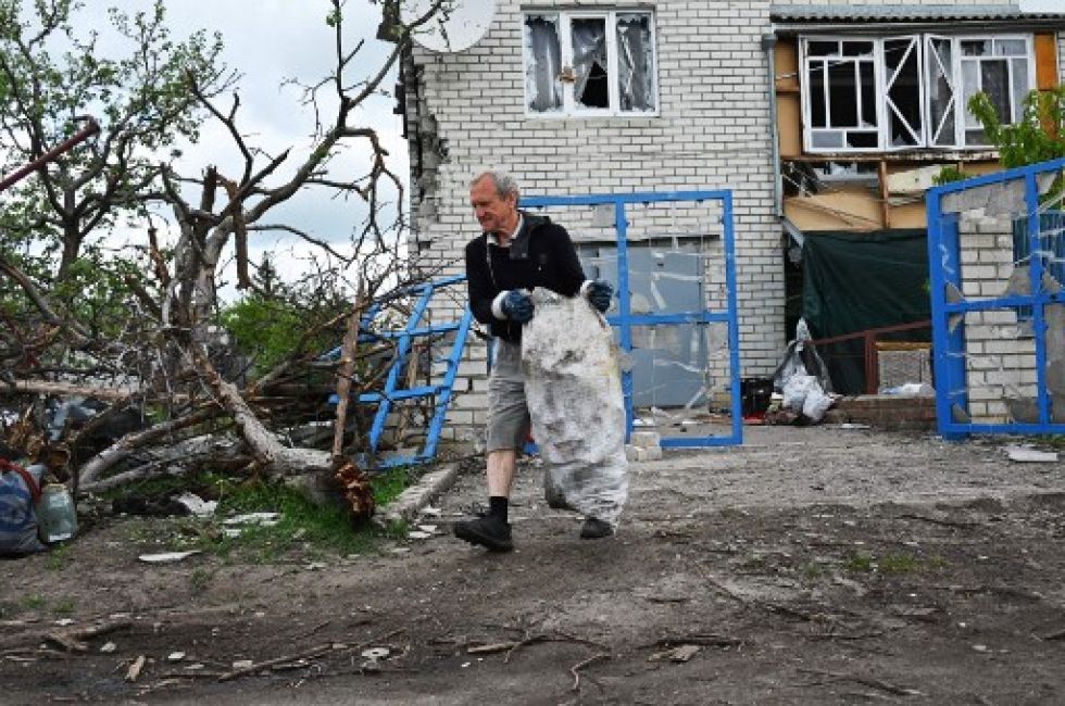 El conflicto entre Rusia y Ucrania está cambiando el panorama político en Europa occidental. En la foto, un residente de la ciudad ucraniana de Kiev.