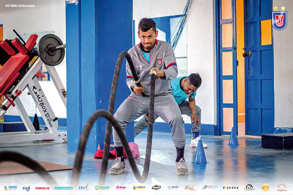 El brasileño Marcelo Gomes ayer, en la sesión de gimnasio del club capitalino.