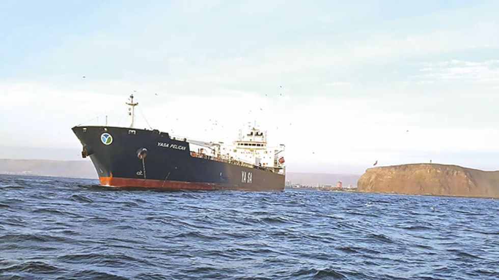 PUERTO. A Arica llegan de dos a tres buques al mes con diésel y gasolina con destino a Bolivia.