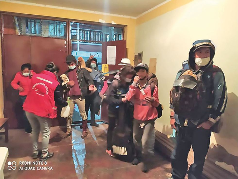 INVIERNO. Usuarios del albergue que abrió la Alcaldía el año pasado.