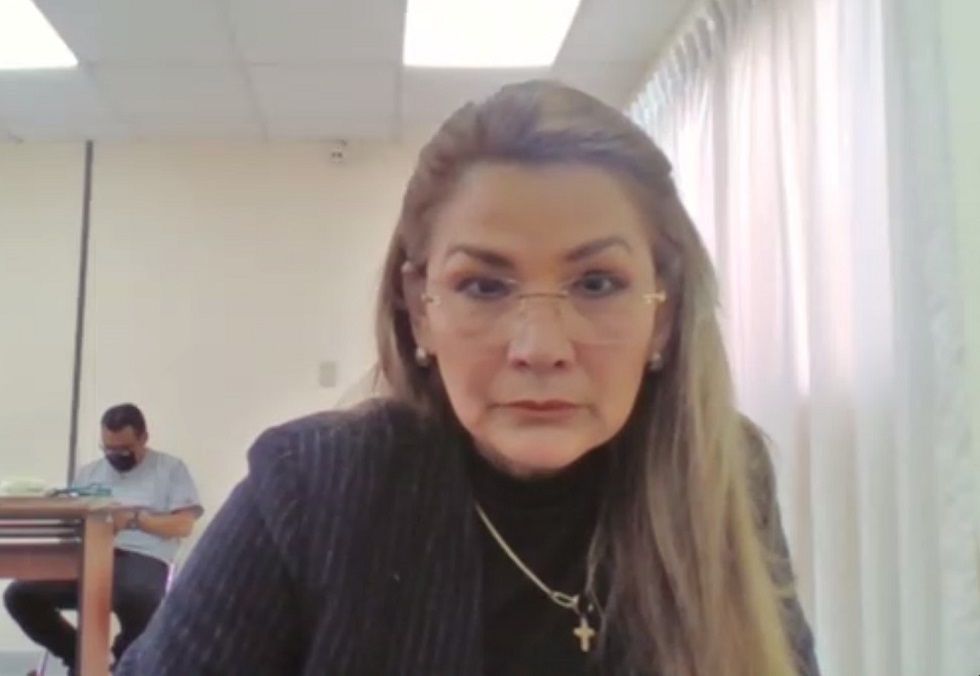 Jeanine Áñez desde el penal de Miraflores, en una audiencia anterior del juicio por el caso 'Golpe de Estado II'.