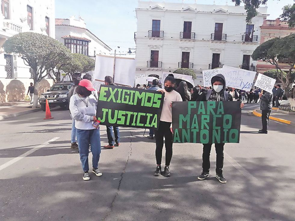 PROTESTA. Una marcha reclamó para que se detenga al asesino de Marco Antonio Jiménez.