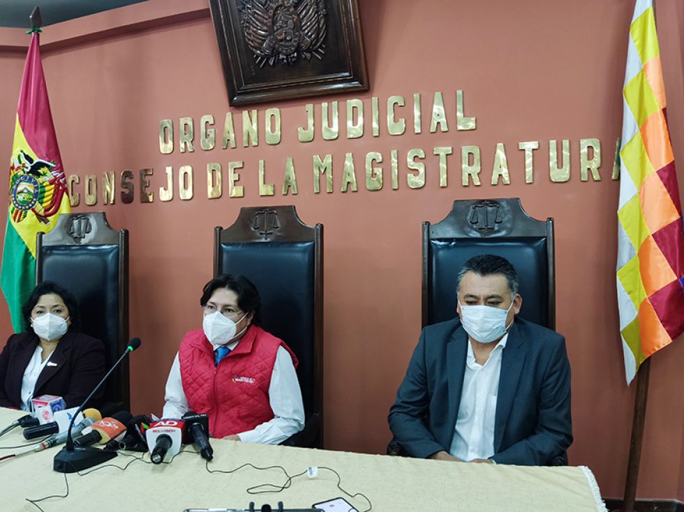 INFORME. La conferencia de prensa del presidente Marvin Molina y sus colegas consejeros, ayer.