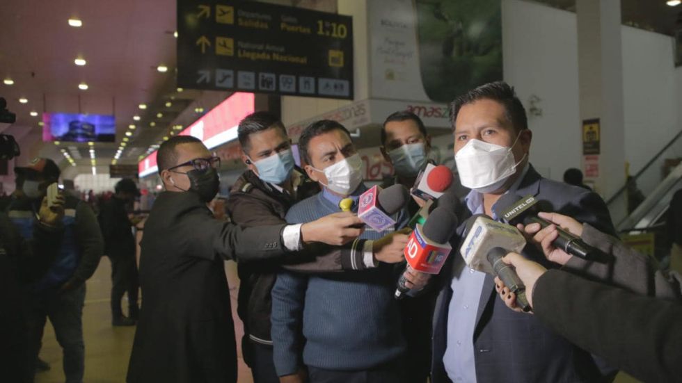 El ministro de Salud, Jeyson Auza, en una conferencia de prensa en Santa Cruz.