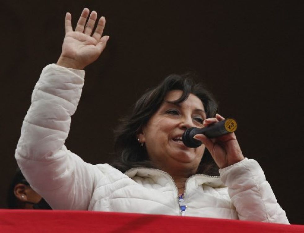 Dina Boluarte firmó documentos como presidenta del Club Departamental Apurímac cuando ya formaba parte del gobierno.