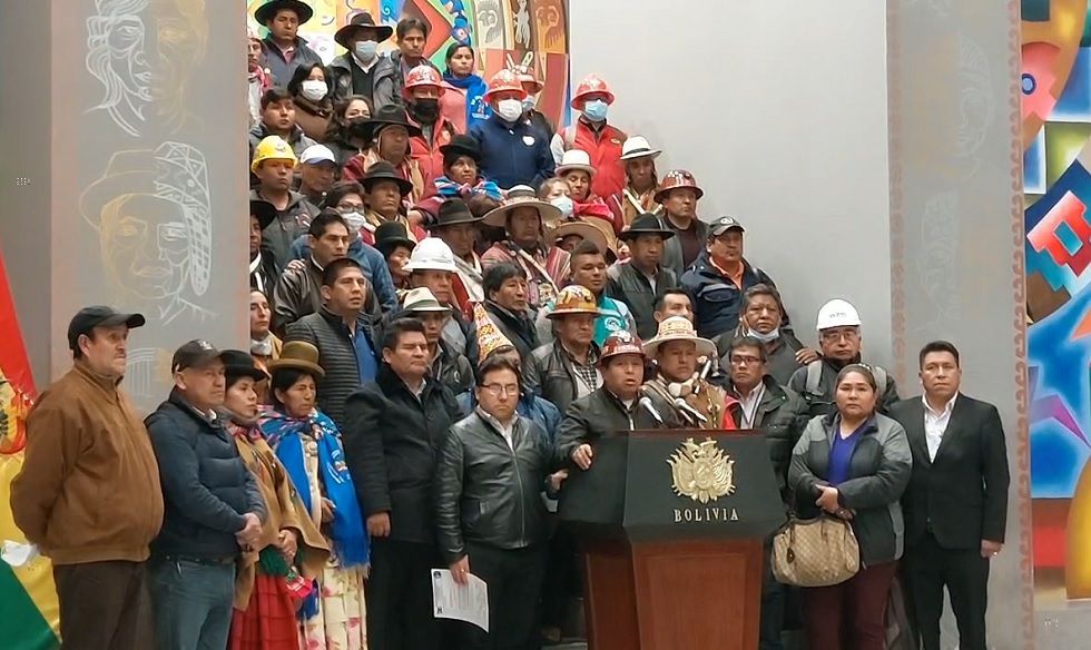 La Cob y el Pacto de Unidad en conferencia de prensa, la noche de este miércoles.