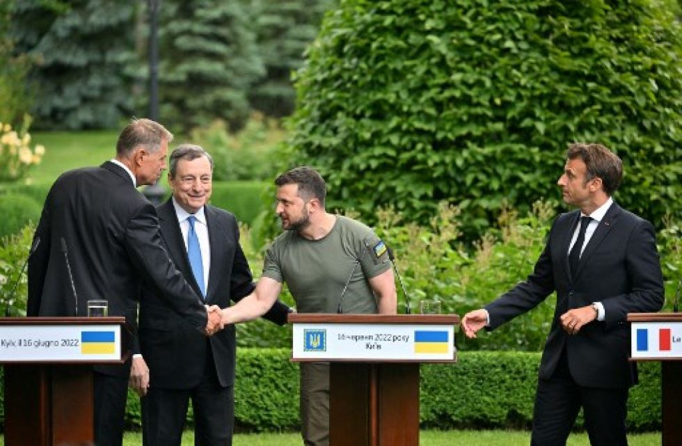 Los principales líderes de Italia, Alemania y Francia durante su encuentro con Volodimir Zelenski en Kiev, el jueves.