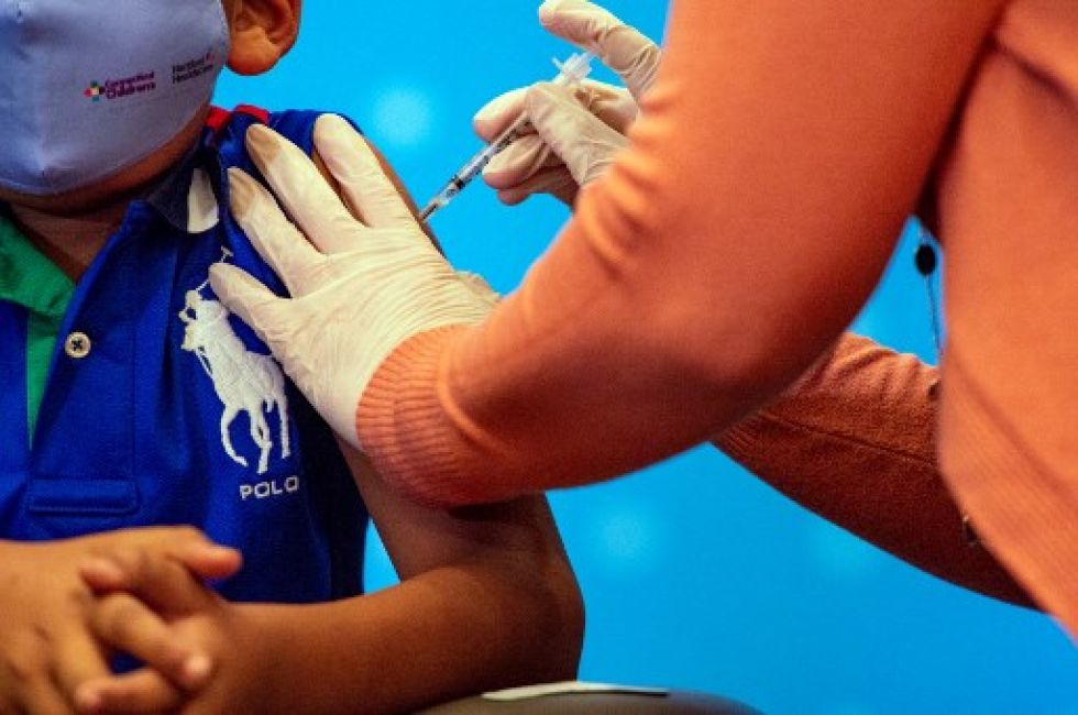 El gobierno de Estados Unidos busca ampliar el universo de personas inmunizadas contra el coronavirus.