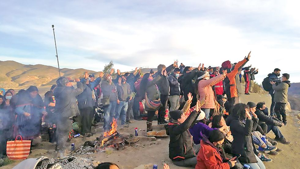 SUCRE. Celebración del Año Nuevo Andino 5529, en la cima del cerro Santa Ana, de la comunidad Irupampa.
