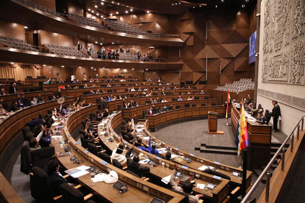 SESIÓN. El debate empezó a las 16:55 y a las 18:45 se llamó a votar ante la “suficiente discusión”.