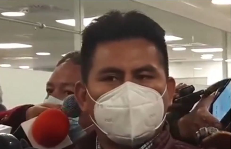 El diputado del MAS, gualberto Arispe, en entrevista con medios de comunicación.