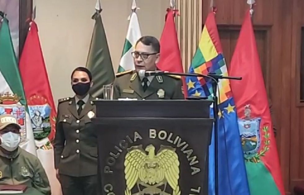 El comandante de la Policía Boliviana, Jhonny Aguilera, en conferencia de prensa.