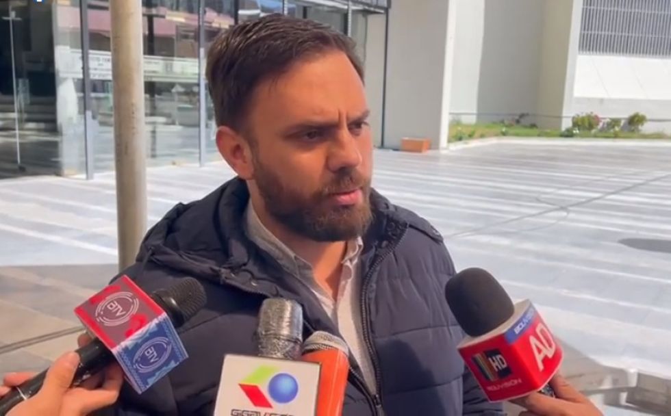 El ministro de Gobierno, Eduardo del Castillo, este domingo, en una declaraciones a la prensa.