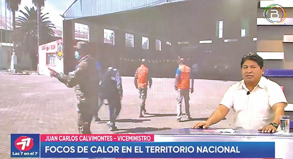 INFORME. El viceministro de Defensa Civil, Juan Carlos Calvimontes, en el canal estatal
