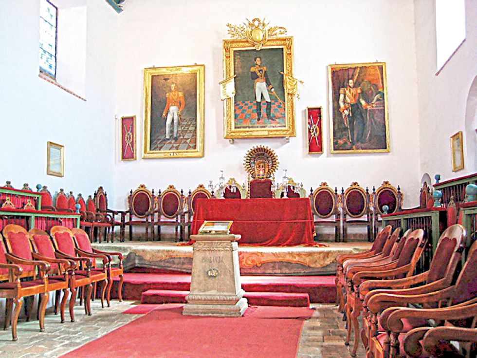 REPÚBLICA. Vista del histórico Salón del Senado de la Casa de la Libertad, donde comenzó a escribirse la historia de Bolivia.