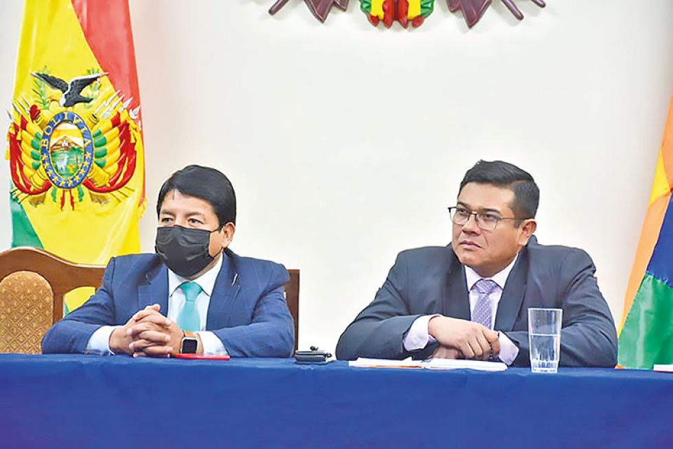 SOLICTUD. La reunión desarrollada ayer en la Villa Bolivariana con el alcalde Enrique Leaño.