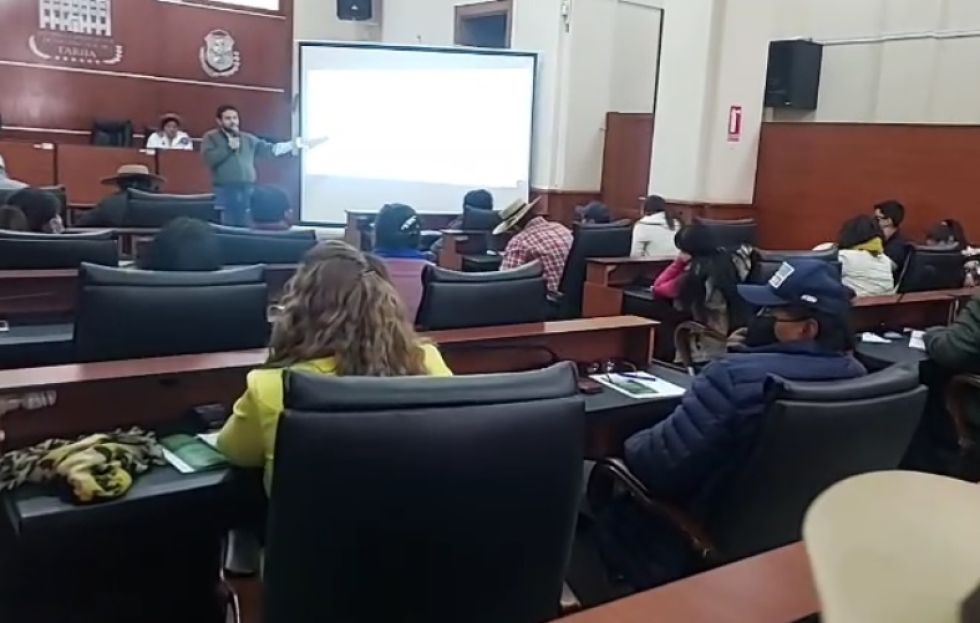 El Ministerio de Hidrocarburos en la Asamblea Legislativa de Tarija.