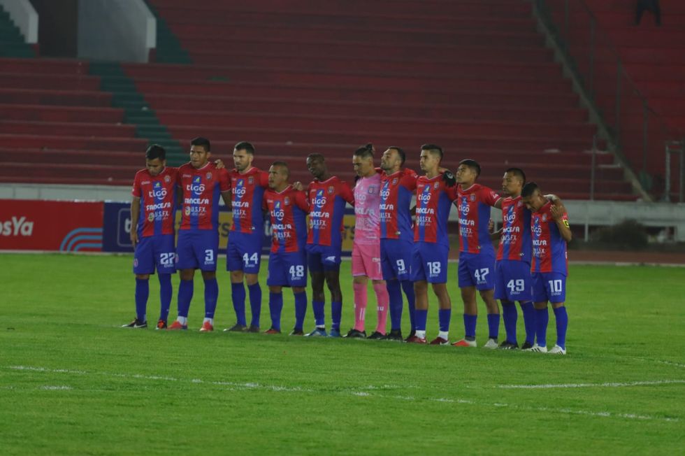 Universitario enfrentará este domingo a The Strongest en el estadio Patria.