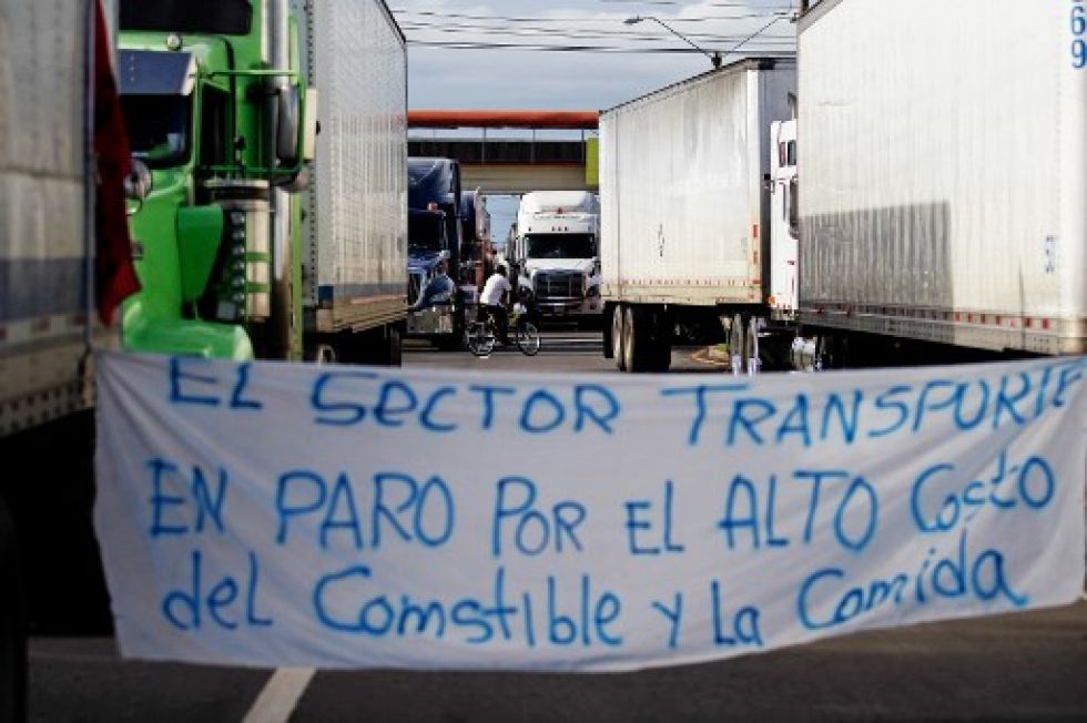 Protesta en la carretera Panamericana en Santiago de Veraguas, este viernes.