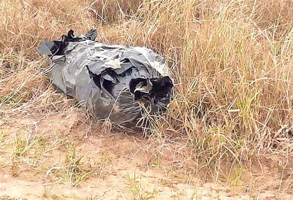 FORENSE. El cadáver fue encontrado envuelto en una bolsa negra en territorio paraguayo.