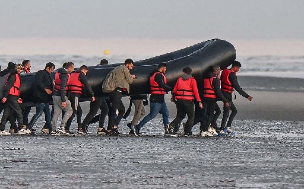 Cada año en esta temporada, miles de migrantes africanos intentan llegar al continente europeo, utilizando muchas veces precarias embarcaciones.