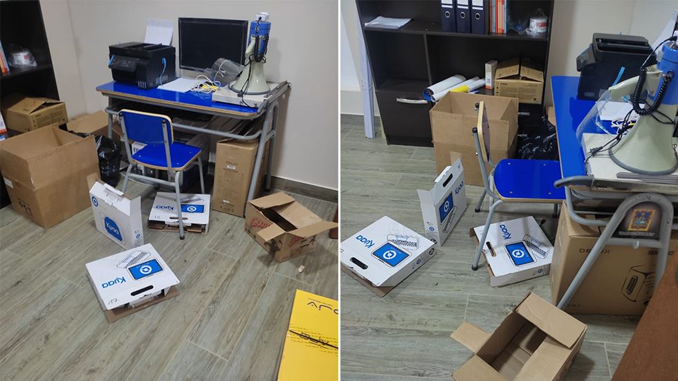 Así dejaron la oficina del colegio donde se encontraban las computadoras.
