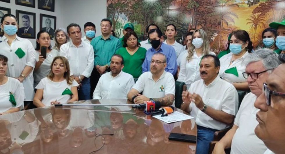 SANTA CRUZ. La conferencia de prensa que la institucionalidad cruceña ofreció anoche desde el Comité pro Santa Cruz.