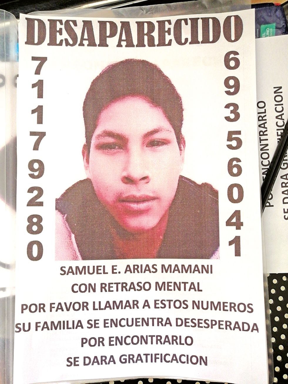 ATENCIÓN. El afiche con el que la Policía y familiares buscan a Samuel en la ciudad de Sucre.