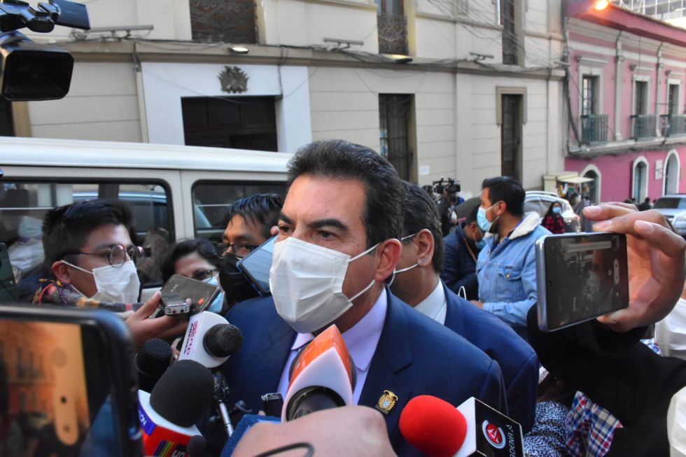 El alcalde de Cochabamba, Manfred Reyes Villa, antes de la reunión con el presidente Luis Arce.