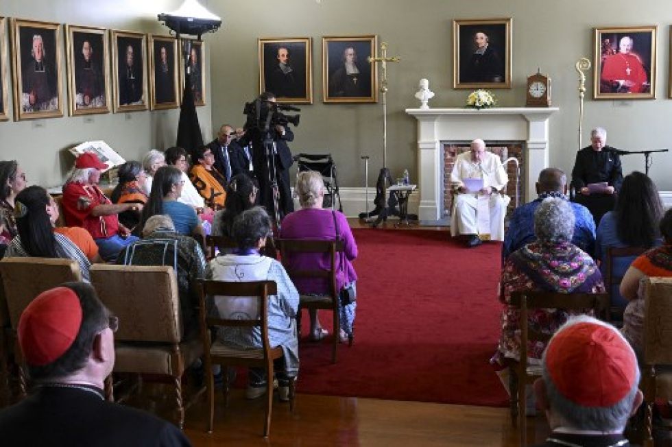 El Papa Francisco se reúne con los indígenas en Iqaluit, Nunavut, Canadá.
