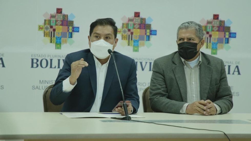 Los ministros Jeyson Auza (i) y Edmundo Novillo este viernes en una conferencia de prensa.
