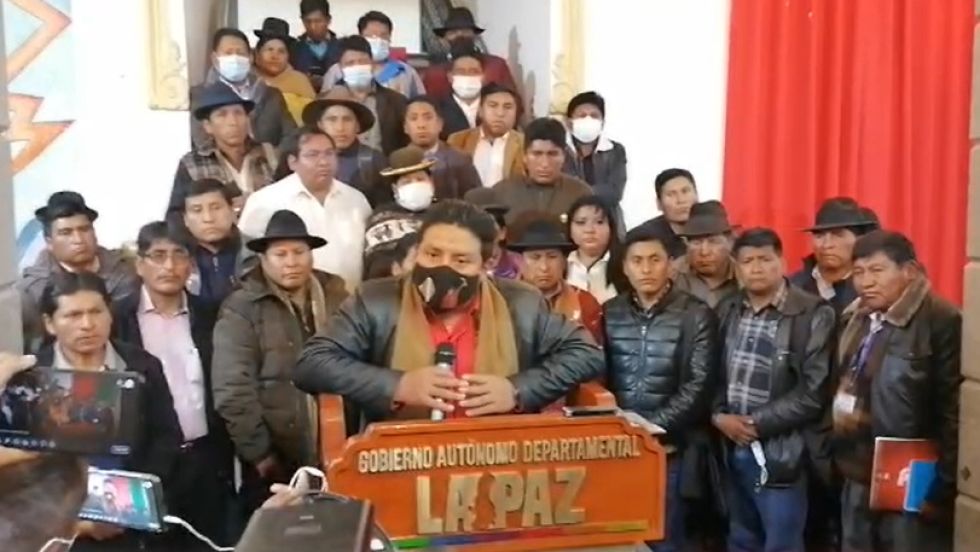 El gobernador Quispe explicó los resultados de la reunión de este jueves.