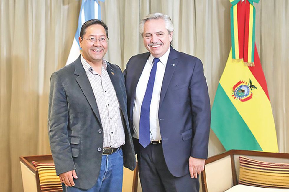 ENCUENTRO. Luis Arce y Alberto Fernández coincidieron en Bogotá para la asunción de Gustavo Petro.