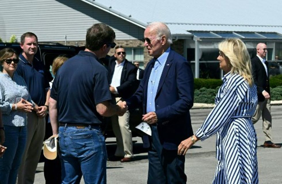 Joe Biden durante su reciente visita al estado de Kentucky, afectado por severas inundaciones.