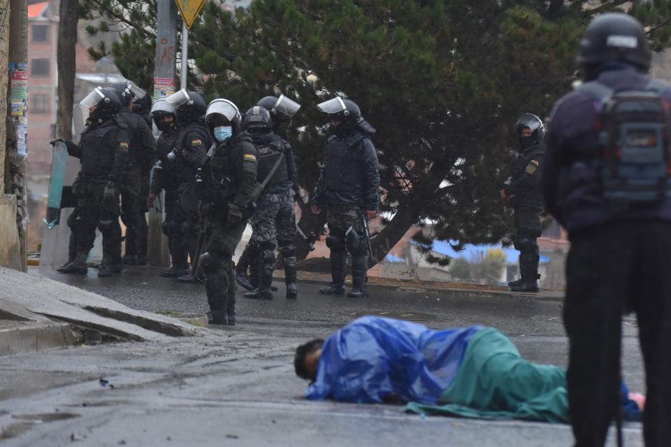 El cocalero herido esperó varios minutos para ser asistido. 