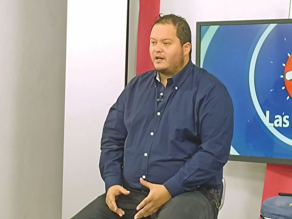 ANUNCIO. El presidente de Yacimientos Petrolíferos Fiscales Bolivianos (YPFB), Armin Dorgathen en Sucre.