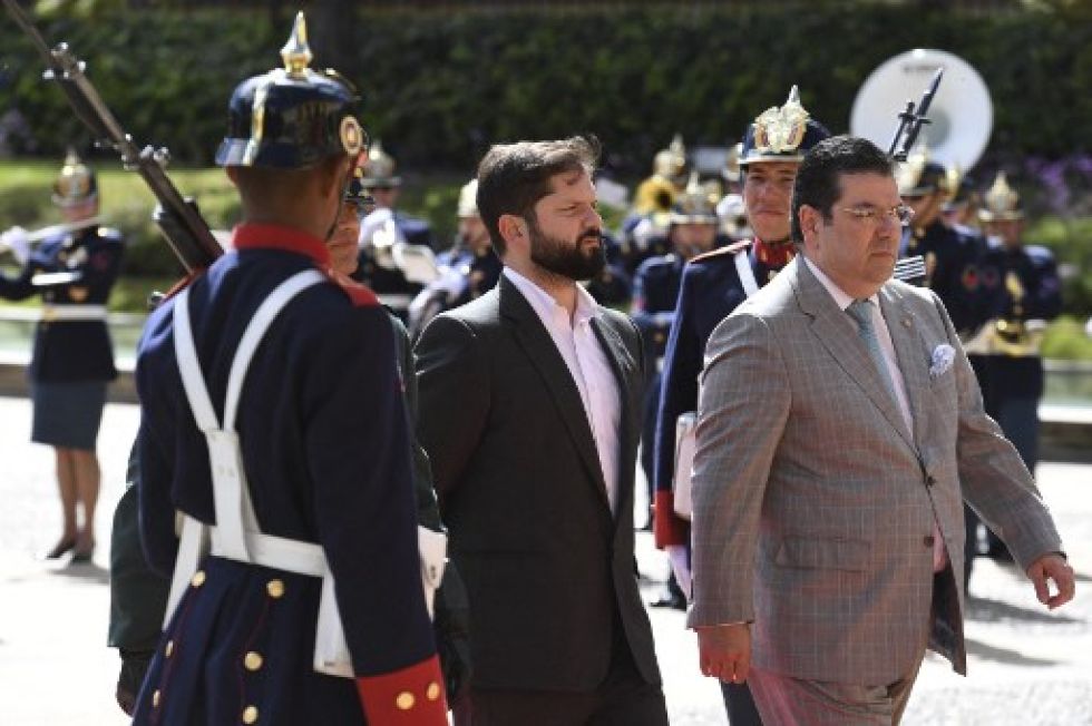 El gobierno de Gabriel Boric enfrenta un creciente aumento de los precios domésticos originados en el alza de los combustibles.