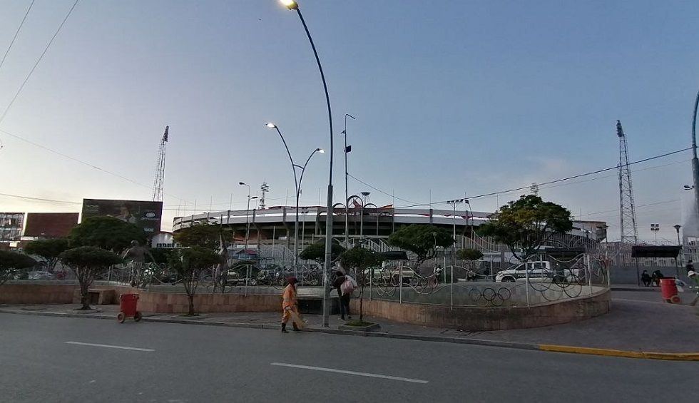 El problema de los bebedores consuetudinarios en la zona del estadio Patria es recurrente.