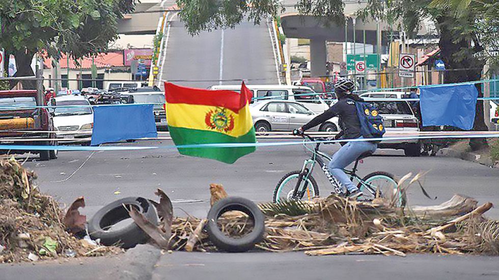 BLOQUEOS. Dirigentes cruceños calificaron de exitoso las dos jornadas de paro cívico.