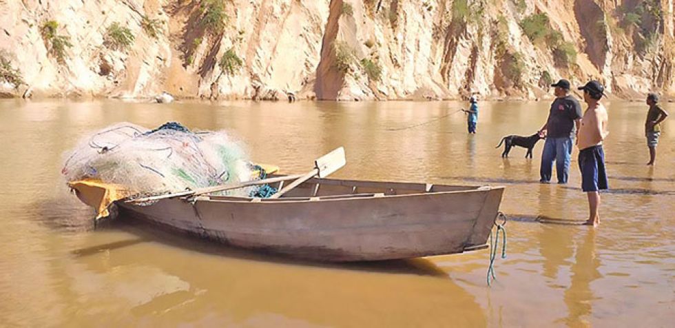 DAÑO. La actividad pesquera en la cuenca baja dl río Pilcomayo puede verse afectada por los procesos de contaminación con minerales pesados.