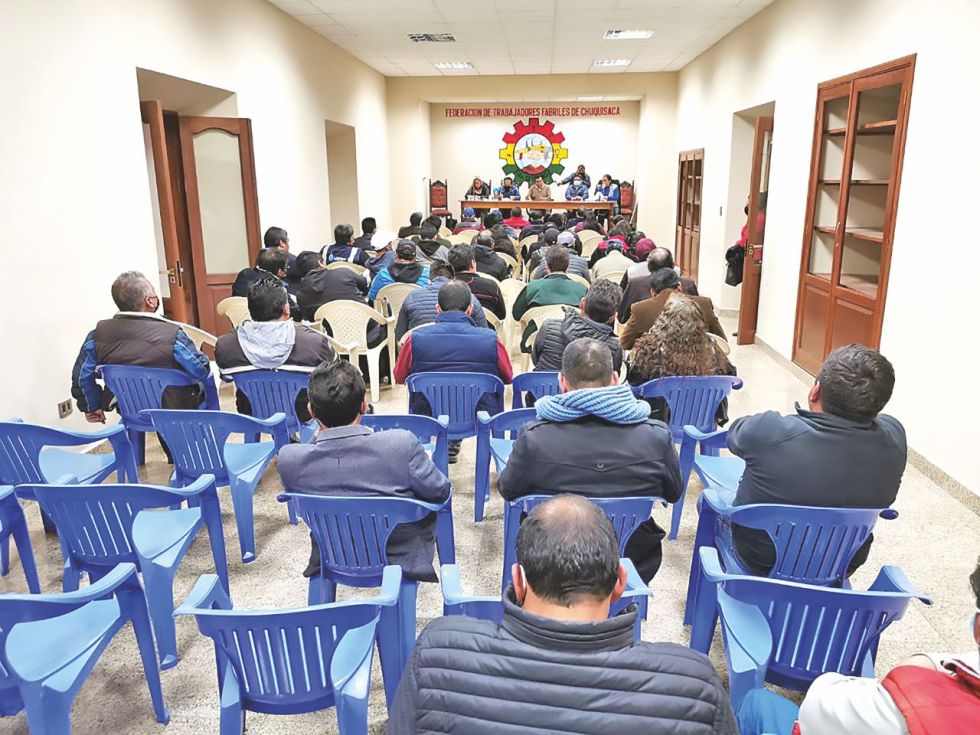 ASAMBLEA. La reunión convocada por el Comité Interinstitucional, ayer, en la Federación de Fabriles.